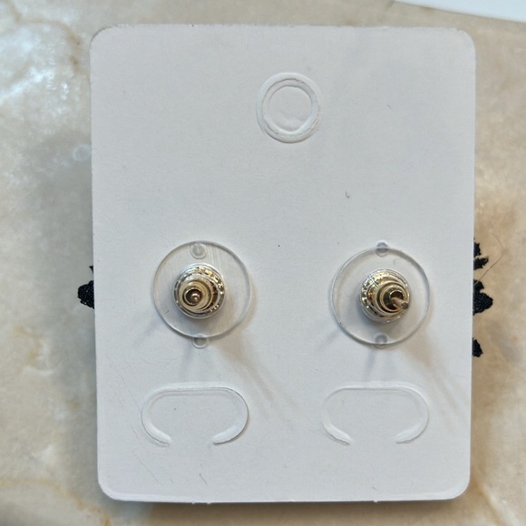 🌺 Black Fluffy Earrings - Picture 2 of 2